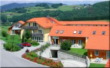 Unser Partnerhaus Feriendorf Schwarzholz in Viechtach aktualisiert gerade seine Haus-Fotos. Bitte besuchen Sie uns in den kommenden Tagen erneut.