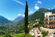 Unser Partnerhaus Hotel Mair am Ort in Dorf Tirol aktualisiert gerade seine Haus-Fotos. Bitte besuchen Sie uns in den kommenden Tagen erneut.